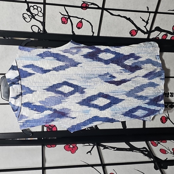 David Cline Sleeveless Blouse with Graphic Design Size Medium - Picture 4 of 4